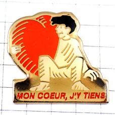 ピンバッジ・ハート心を抱く男の子 MON-COEUR FRANCE