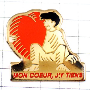 ピンバッジ・ハート心を抱く男の子 MON-COEUR FRANCE