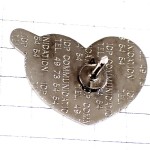 ピンバッジ・真っ赤なハートに刺さる小麦の穂