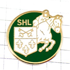 ピンバッジ・乗馬ジョッキー競馬カギ鍵と百合の紋章