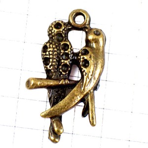 ピンバッジ・小鳥たちブロンズ色アンティーク真鍮色