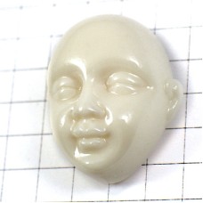 ピンバッジ・白い顔モデル