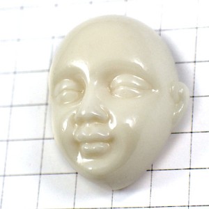 ピンバッジ・白い顔モデル