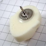 ピンバッジ・白い顔モデル