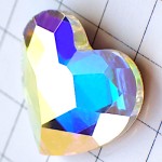 ピンバッジ・スワロフスキーハート型クリスタルABオーロラ虹色