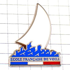 ピンバッジ・波と白い帆船ヨット学校 ECOLE-FRANCAISE-DE-VOILE FRANCE ピンバッジ・波と白い帆船ヨット学校 ECOLE-FRANCAISE-DE-VOILE FRANCE