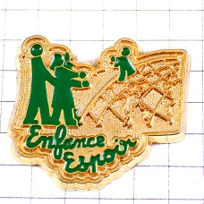 ピンバッジ・赤ちゃん子ども時代の希望３人家族 ENFANCE ESPOIR