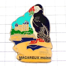 ピンバッジ・ブルターニュ地方のツノメドリ鳥 MACAREUX FRATERCULA BRETAGNE FRANCE