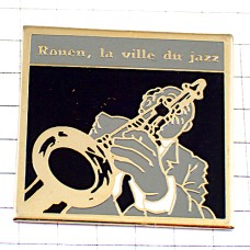 ピンバッジ・ジャズの町ルーアン音楽サックス奏者 ROUEN JAZZ SAXOPHONE