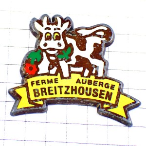 ピンバッジ・花をくわえたウシ牛ホルスタイン FERME BREITZHOUSEN BRETAGNE FRANCE