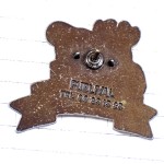 ピンバッジ・花をくわえたウシ牛ホルスタイン FERME BREITZHOUSEN BRETAGNE FRANCE