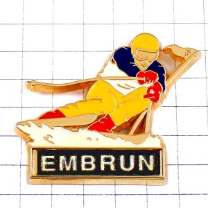 ピンバッジ・雪山スキー場アルプス山脈アンブランのスキーヤー滑降中 EMBRUN SKIING ALPS FRANCE