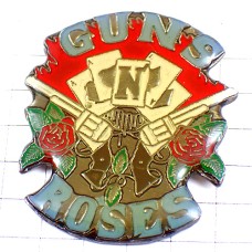 ピンバッジ・ガンズアンドローゼズ音楽ヘビメタ系バンド薔薇バラの花ピストル拳銃２丁ローズ GUNS-N-ROSES USA
