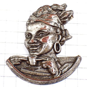 ピンバッジ・コーヒー珈琲を飲む女の子シルバー銀色