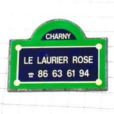 ピンバッジ・住所表記の看板に電話番号