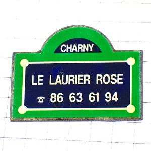 ピンバッジ・住所表記の看板に電話番号