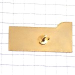 ピンバッジ・花を配るアルファベットＤ