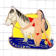 ピンバッジ・白い馬ヌードの女の子と魚ラングドック ピンバッジ・白い馬ヌードの女の子と魚ラングドック