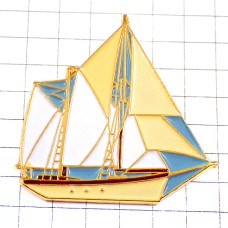 ピンバッジ・大型のヨット船ボート白とクリーム色の帆 ピンバッジ・大型のヨット船ボート白とクリーム色の帆