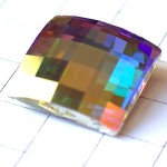 ピンバッジ・スワロフスキー正方形クリスタル