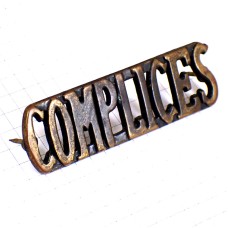 ピンバッジ・コンプリス洋服ブランド COMPLICE ブロンズ色アンティーク真鍮色