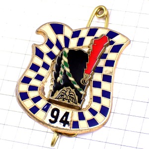 ブローチ・第94歩兵連隊ミリタリー黒い帽子市松模様フランス軍