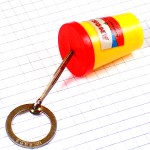 キーホルダー・マスタードのポット型アモラ辛子からしAMORA社 MOUTARDE DIJON FRANCE