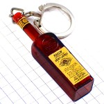 キーホルダー・ネグリタ女の子ラム酒ボトル瓶 RHUM SAINT-JAMES ANTILLES FRANCE