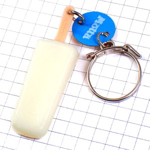 キーホルダー・白いアイスキャンディー型MOTTA社 FRANCE