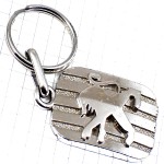 キーホルダー・プジョー車ライオンのロゴ銀色シルバーエンブレム