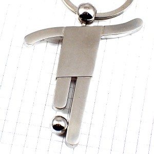 キーホルダー・サッカー選手ボール球シルバー銀色