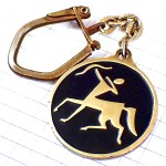 キーホルダー・ケンタウロス半人半馬アーチェリー弓矢ライフル銃 VERNEY-CARRON FRANCE
