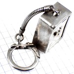 キーホルダー・金庫「開けて」フランス語シルバー銀色 COFFRE-FORT OUVREZ-MOI