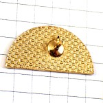 ピンバッジ・猟犬ハンティング狩猟イヌ鳥をくわえる