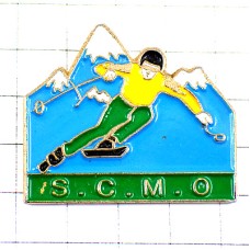 ピンバッジ・スキーヤー青い雪山