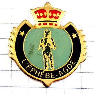 ピンバッジ・アグド赤い王冠と若者の彫像の紋章 AGDE FRANCE ピンバッジ・アグド赤い王冠と若者の彫像の紋章 AGDE FRANCE