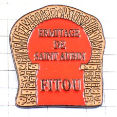 ピンバッジ・ワイン葡萄酒の蔵セラー石造り FITOU CORBIERES AUDE WINE FRANCE