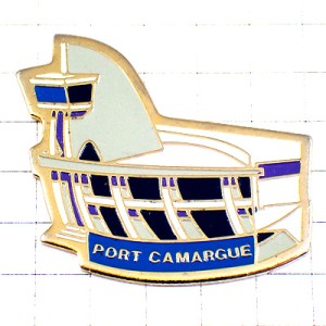 ピンバッジ・カマルグ港の建物