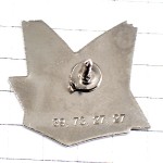 ピンバッジ・ボンジュール紙ひらいた新聞紙