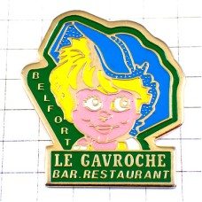 ピンバッジ・青い帽子の男の子 GAVROCHE BELFORT