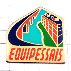 ピンバッジ・橋と水辺の建物