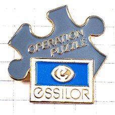 ピンバッジ・パズルのピース眼鏡エシロール社メガネ ESSILOR PUZZLE FRANCE