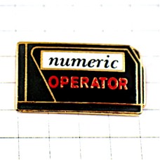 お買得ピンバッジ・デジタルのオペレーター黒い機器