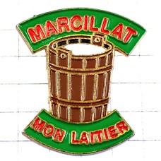 ピンバッジ・木の桶ミルク牛乳製品