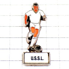 ピンバッジ・サッカー選手ユニフォーム真っ白ボール球 ピンバッジ・サッカー選手ユニフォーム真っ白ボール球