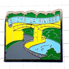 ピンバッジ・川を渡る橋