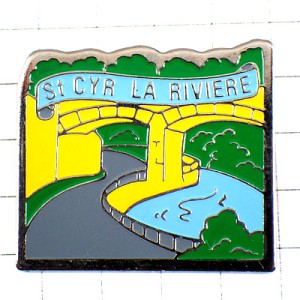 ピンバッジ・川を渡る橋