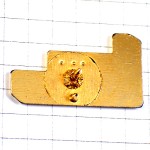 ピンバッジ・階段状に積み上げた資材