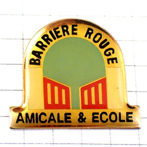ピンバッジ・赤い門エコール学校