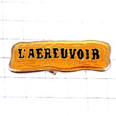 ピンバッジ・水桶フランス語バーパブの看板 ピンバッジ・水桶フランス語バーパブの看板